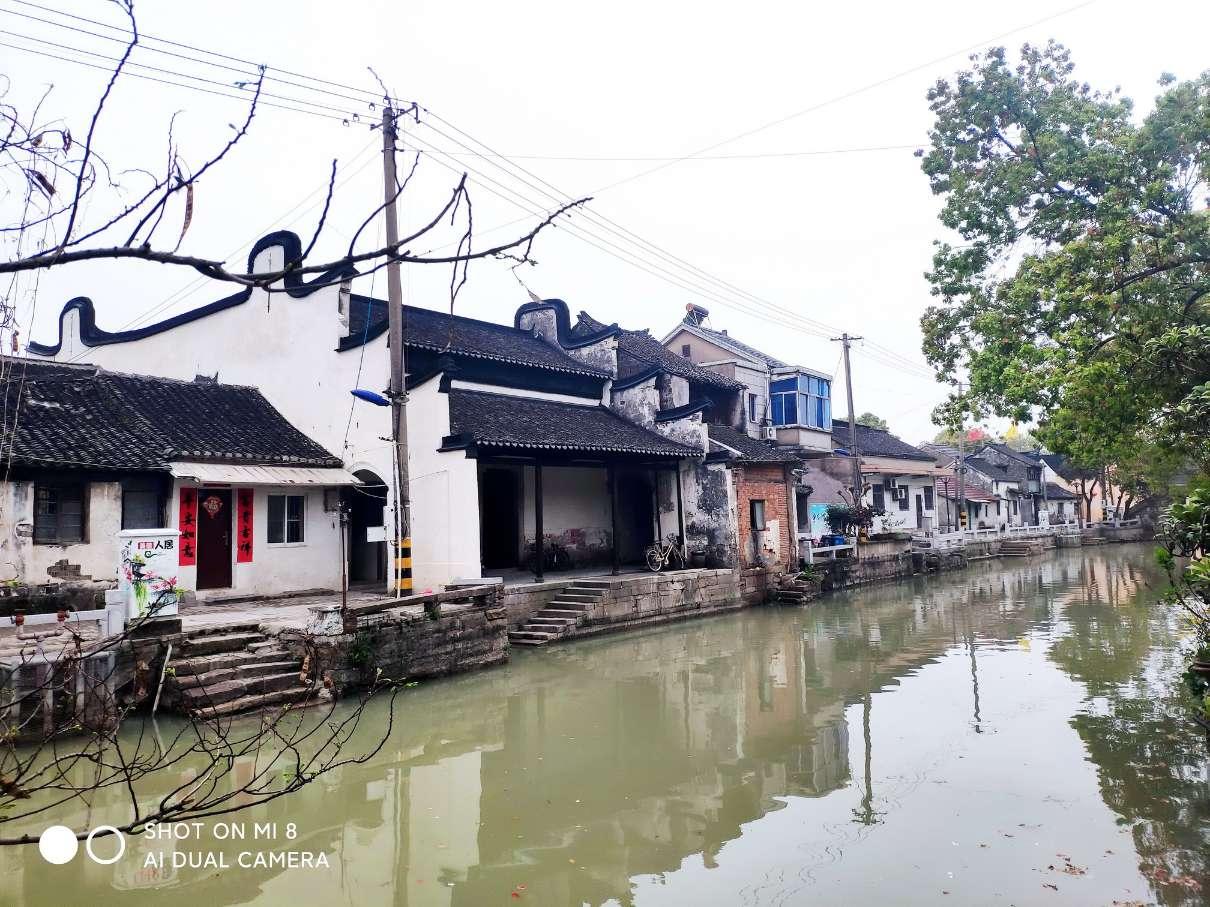 “尔滨”出圈带红多个打卡地：停用采冰场变“钻石海”，洗浴中心半夜排号500多位